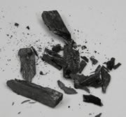 爆跳した紀州備長炭